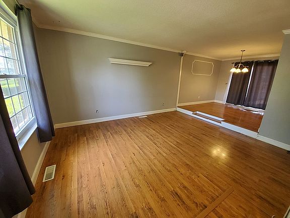 2nd image of 4367 Chateau De Ville Dr