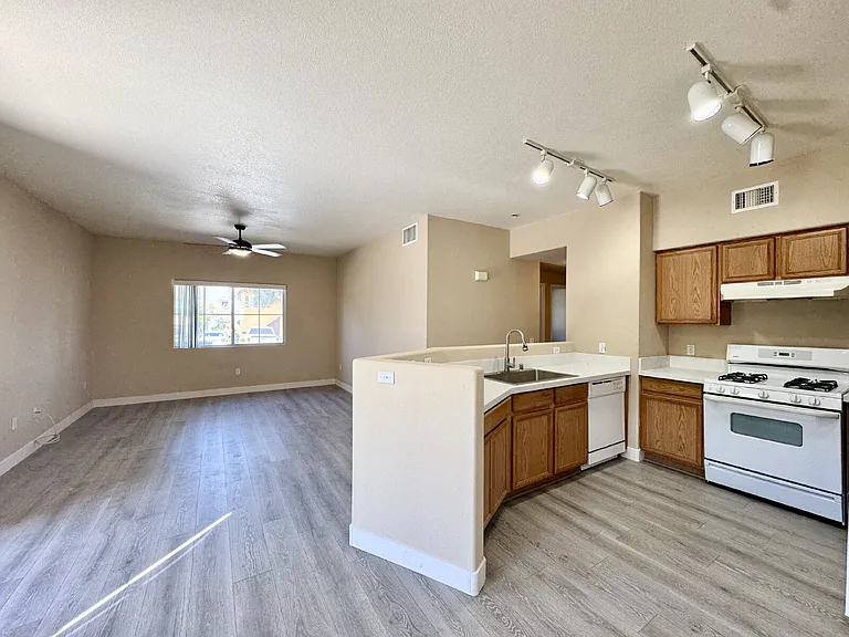 9303 Gilcrease Ave #1181 — Photo 5