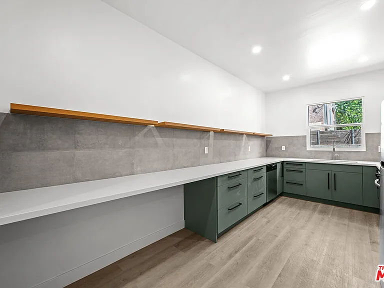 1246 N Formosa Ave — Photo 20