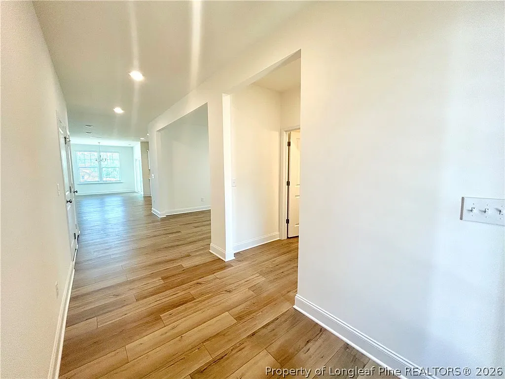 Building Photo - 282 Creekhaven Dr