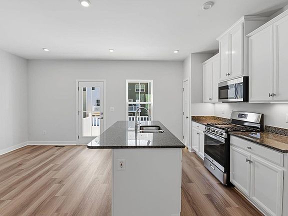 5th image of 1705 Foremast Loop