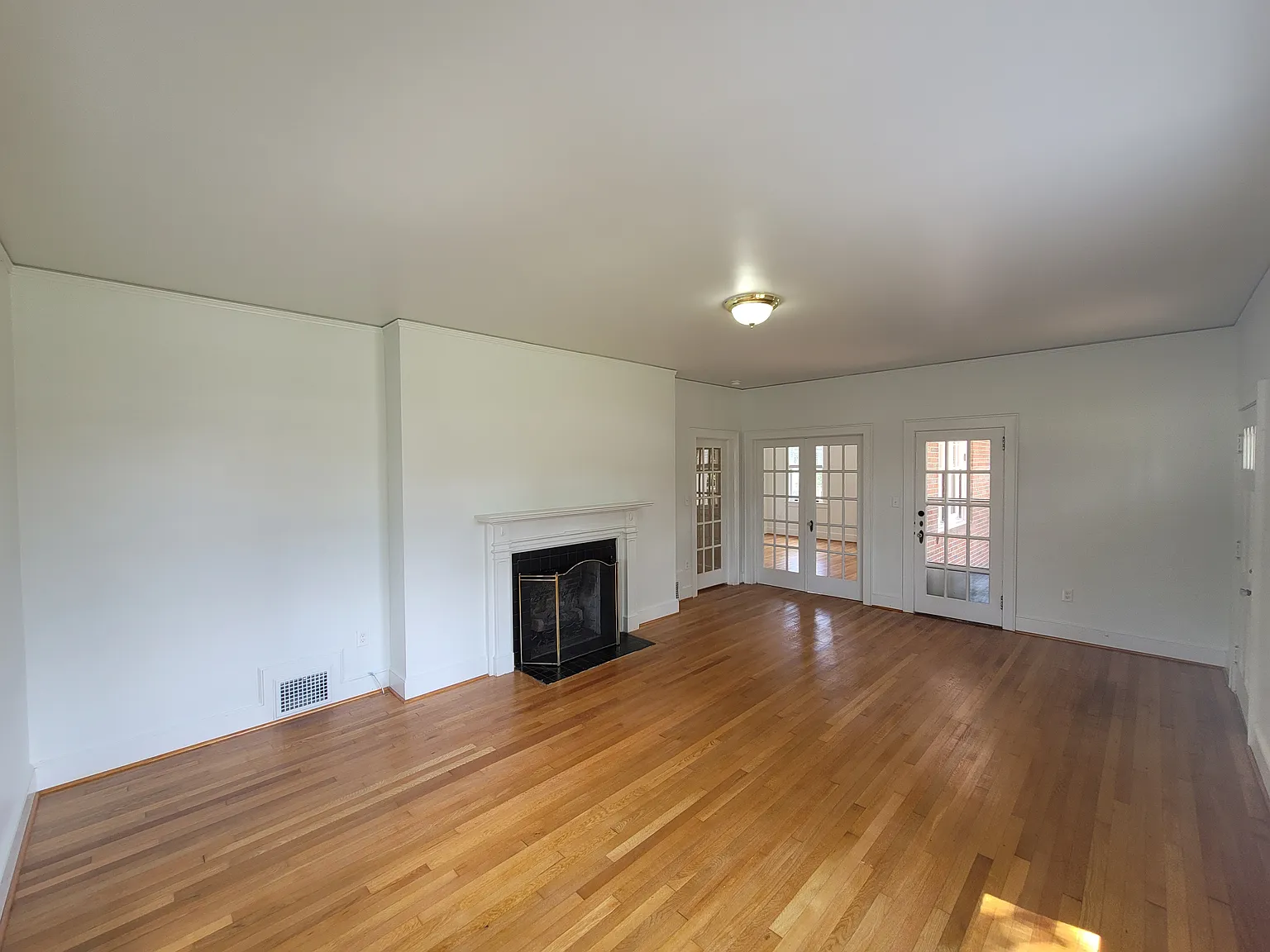 3 bed, 1774 sqft, $2,100 — Photo 4