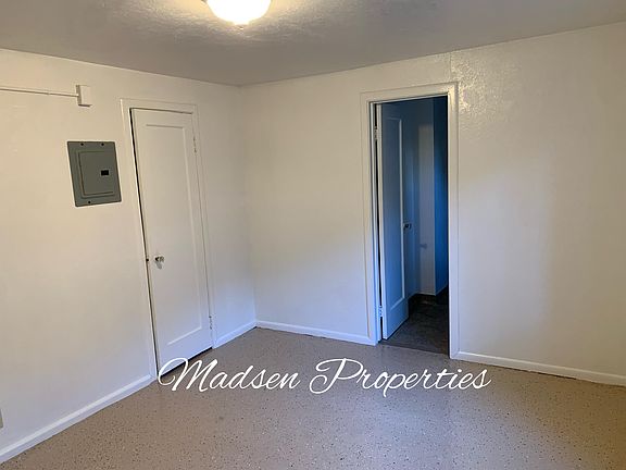 5th image of 1343 Laburnum Ave #E