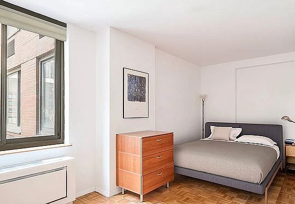 2nd image of 221 Chrystie St #511