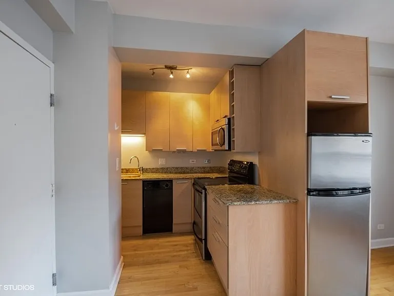 732 W Bittersweet — Photo 12