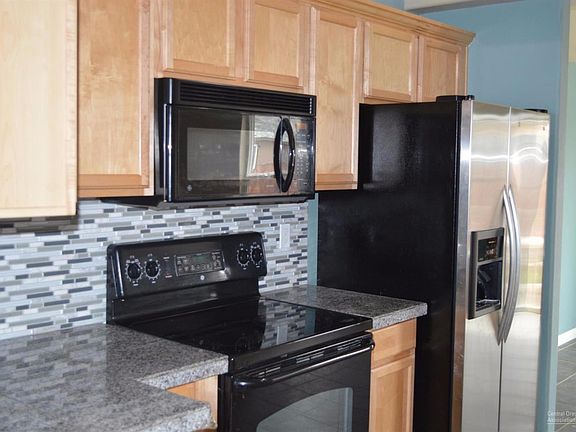 5th image of 828 NW Spruce Ave