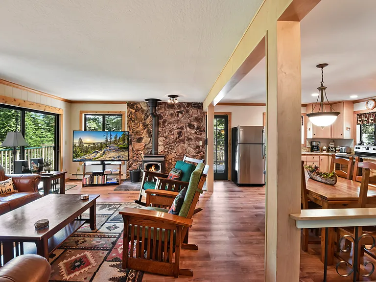 5634 Uplands Rd — Photo 9