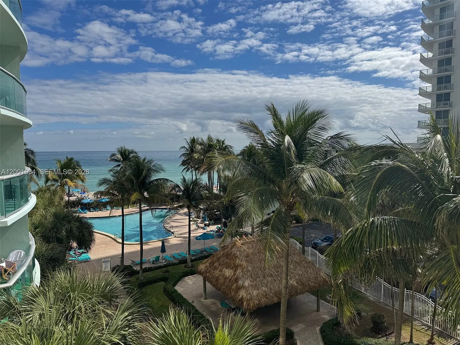 Tides On Hollywood Beach — Photo 1