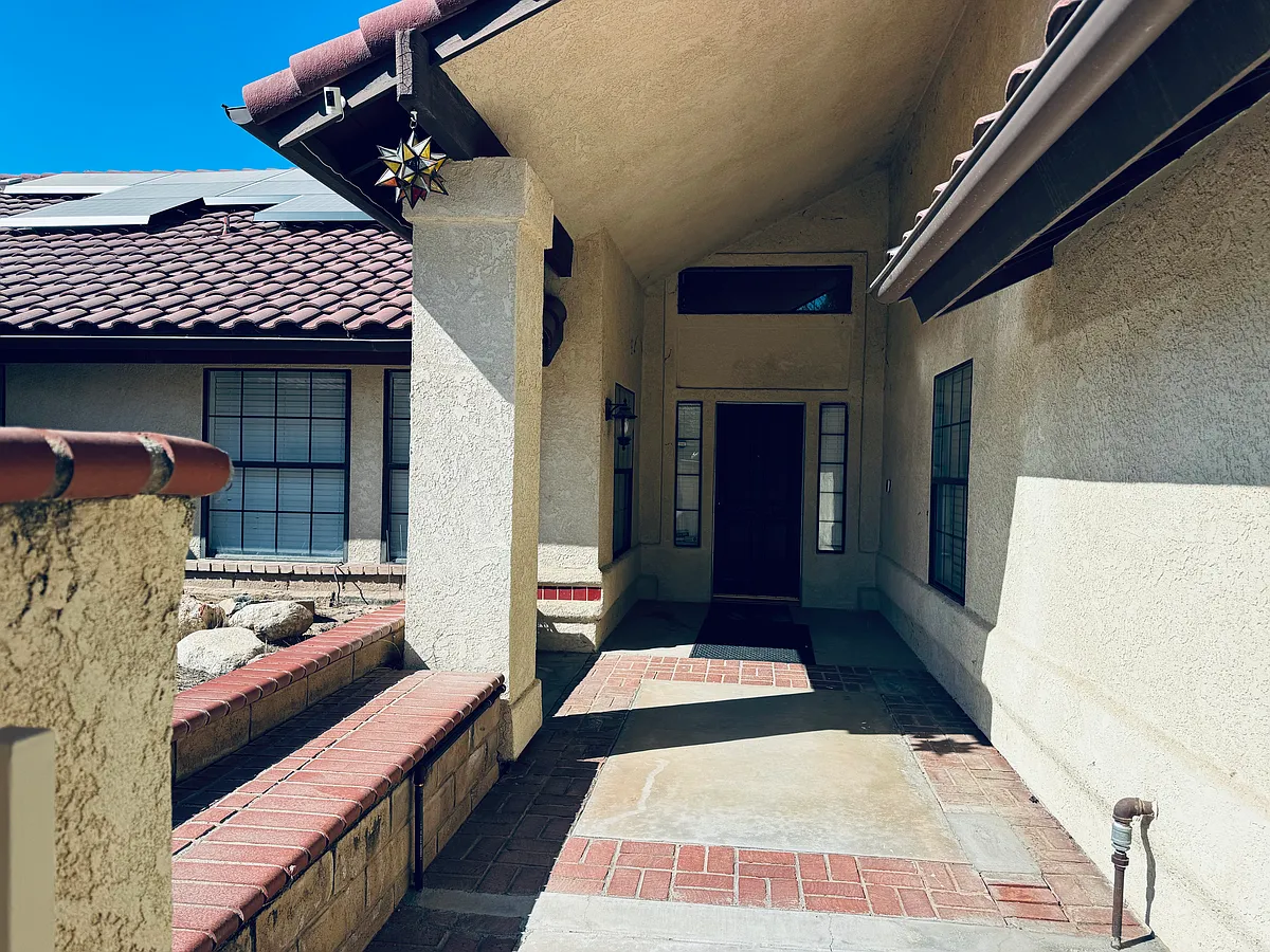 Building Photo - 6400 Highland Knolls Dr