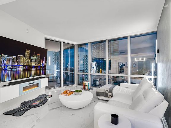 2nd image of 851 NE 1st Ave #4009