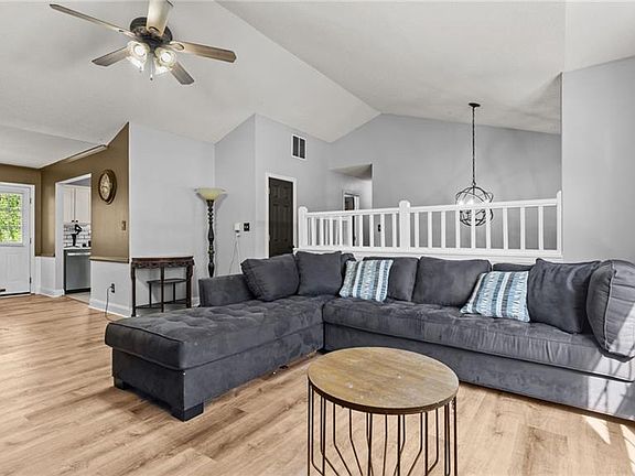 2nd image of 8 Honeytree Trl NE