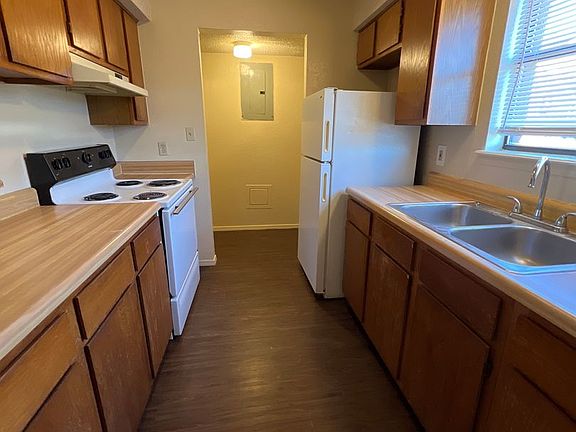 3rd image of 4301 Yorkshire Dr #34