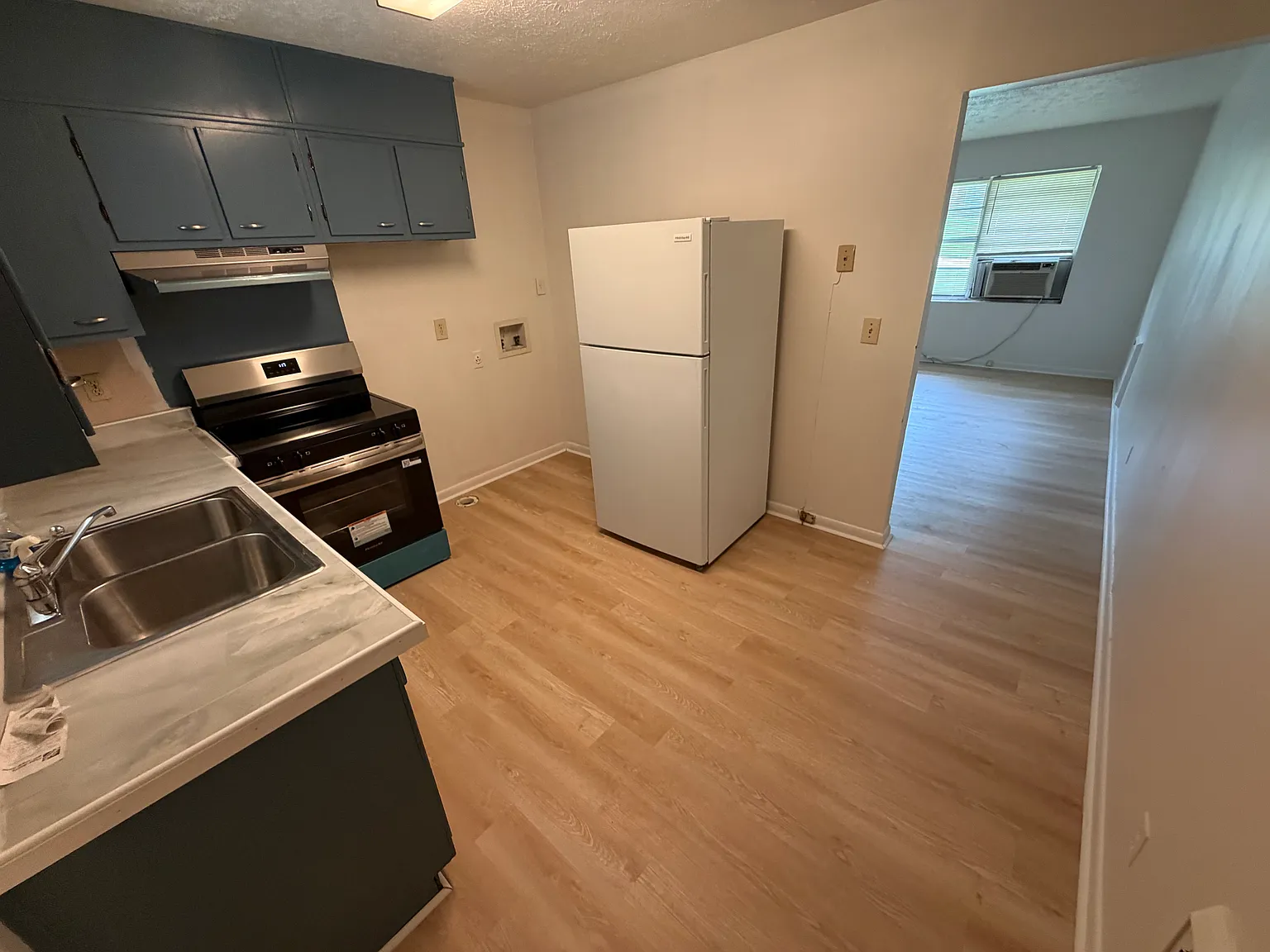 2 bed, 900 sqft, $1,400 — Photo 4
