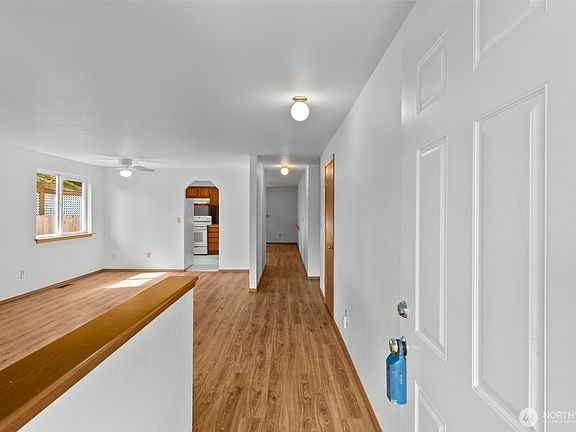 4th image of 1621 Tullis Street NE