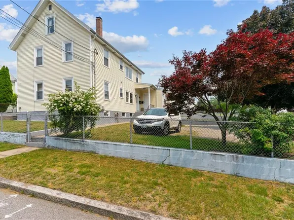 56 Lakeview Ave, Pawtucket, RI 02860