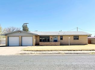 217 W University Dr, Portales, NM 88130