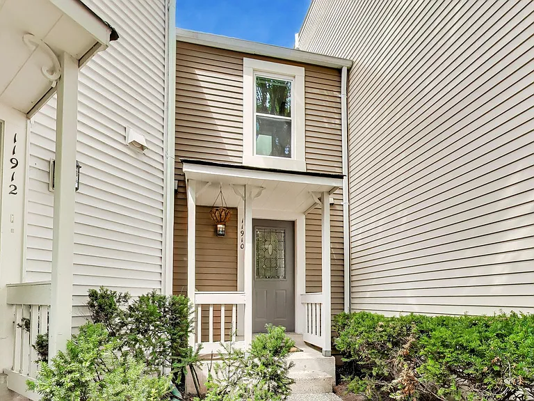 11910 Crosswind Ct — Photo 2