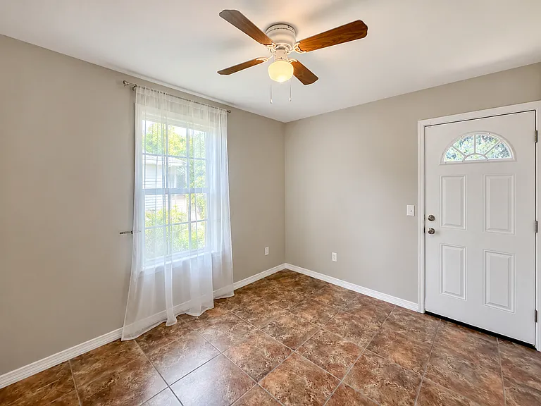 138 Adams St — Photo 16