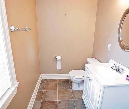 4th image of 315 Saint Clair Ave