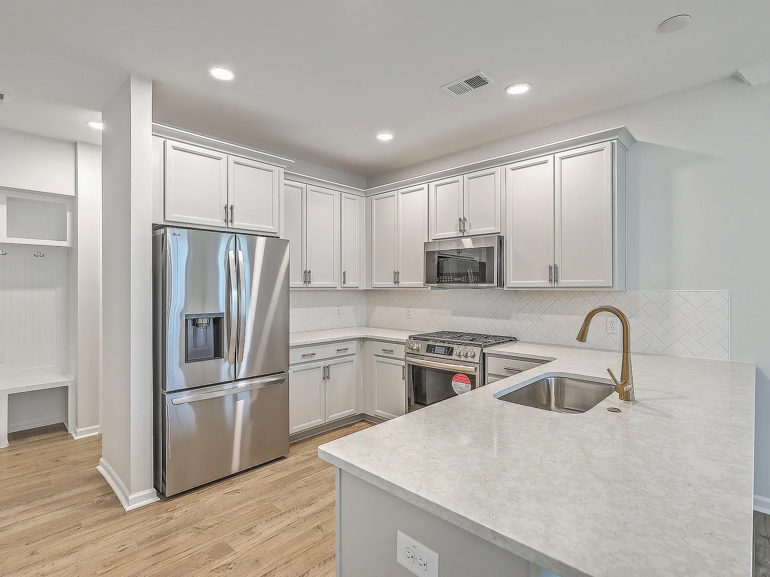 3 bed, 1499 sqft, $2,700 — Photo 2