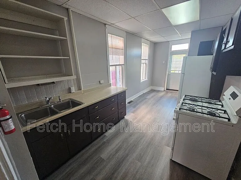 909 E Princess St — Photo 9