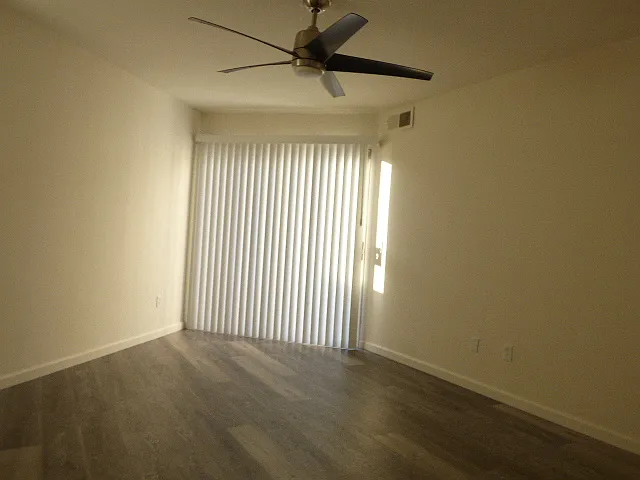 Second bedroom with ceiling fan