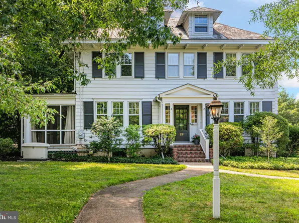 26 Eglantine Ave, Pennington, NJ 08534