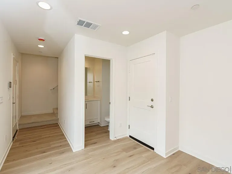2564 Delphinium Ln — Photo 32