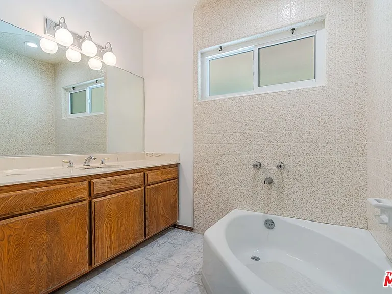 1181 Somera Rd — Photo 22
