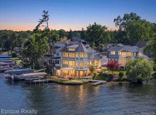 51 Crescent Ave, Lake Orion, MI 48362