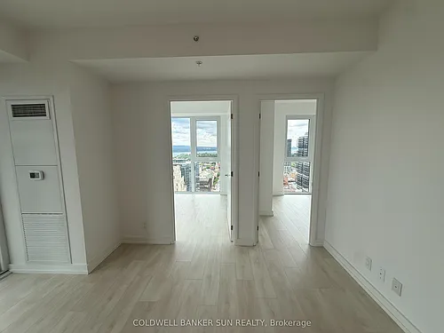 75 James St S #2502 Photo 1