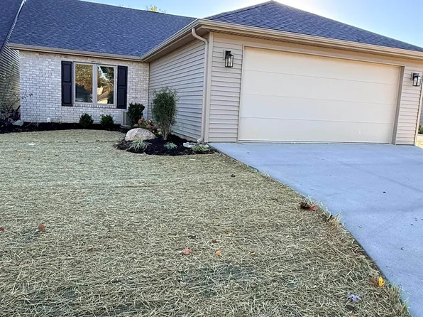 8049 Harrisburg Ln, Fort Wayne, IN 46835