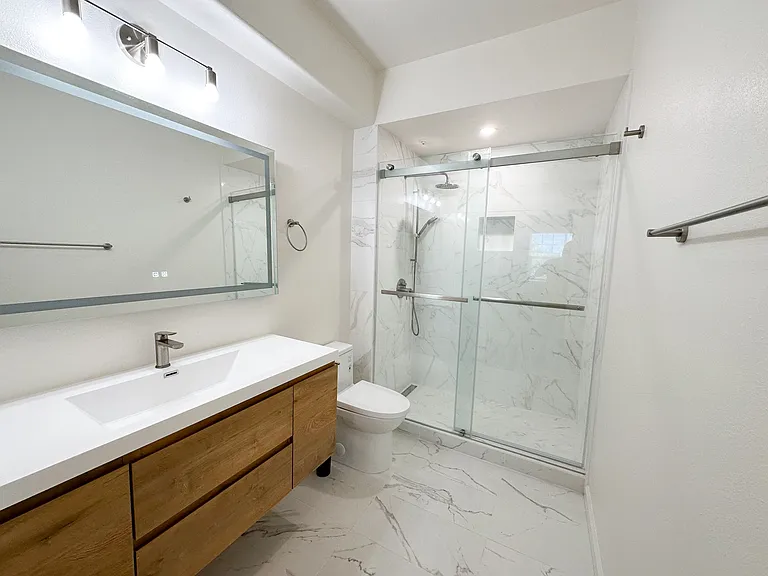 453 E Okeefe St #204 — Photo 12