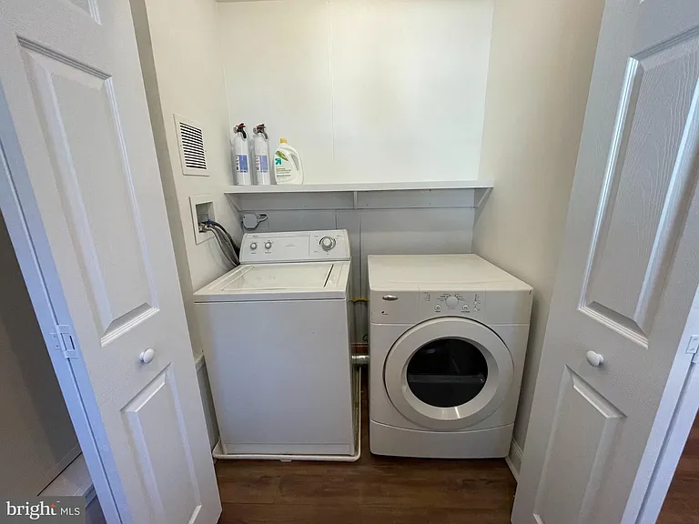303 S Olive St #1 — Photo 4