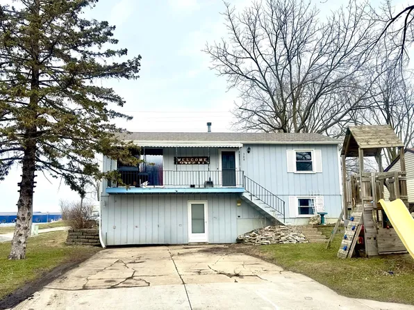 308 3rd Ave NE, Dodge Center, MN 55927