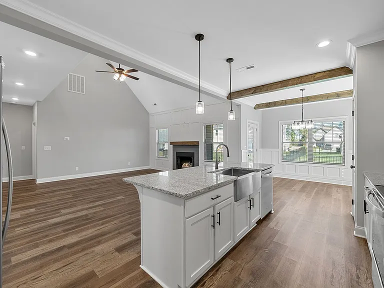 573 Bowden Dr — Photo 15