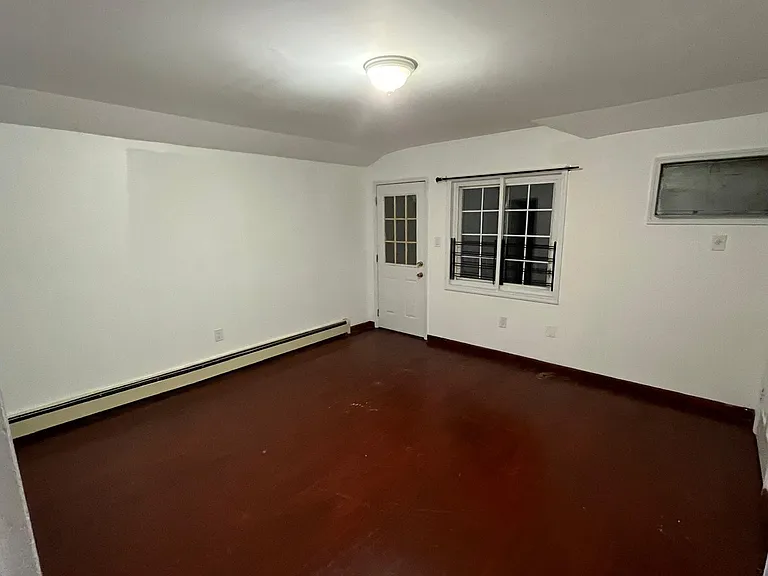 107 0 Van Wyck Service Rd #2 — Photo 2