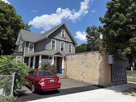 3rd image of 76 Dickinson St