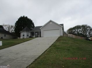 231 Cambridge Dr, Loganville, GA 30052