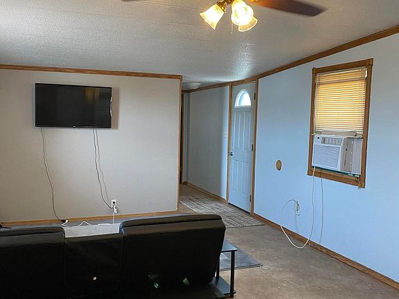 4th image of 1401 S Main St