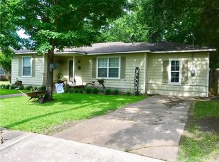915 Beech St, Bonham, TX 75418
