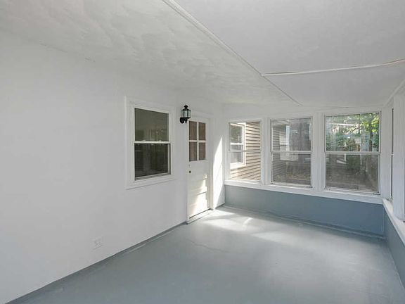 5th image of 407 Buchanan Ave