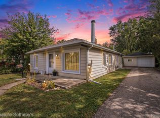 920 Venoy Rd, Garden City, MI 48135