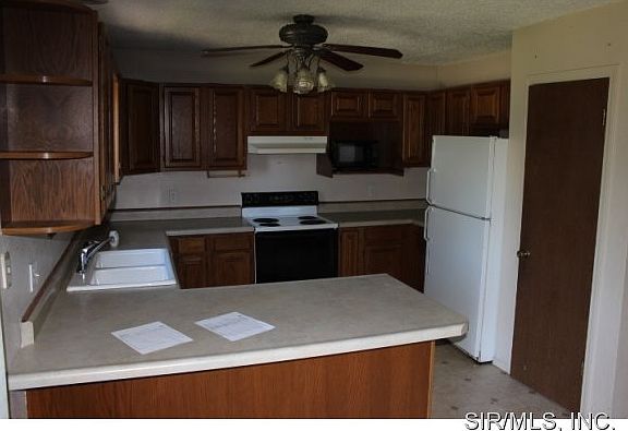 4th image of 828 Andra Dr