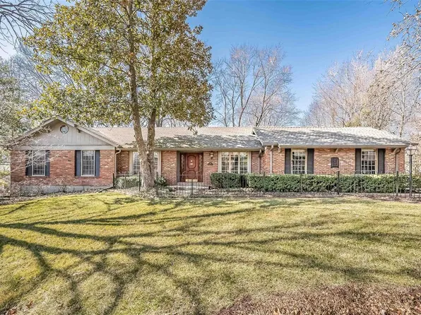 815 Briarfarm Ln, Saint Louis, MO 63122