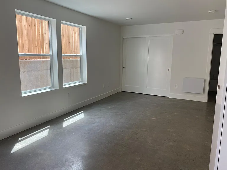 82 NE Shaver St #B — Photo 3