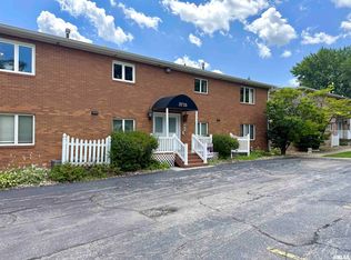 3715 35th St APT 3, Moline, IL 61265