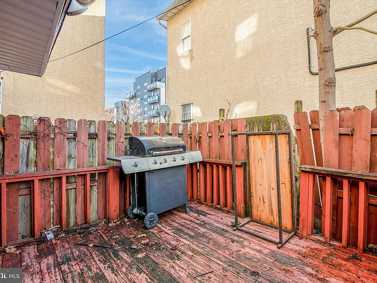 1225 N Howard St — Photo 15