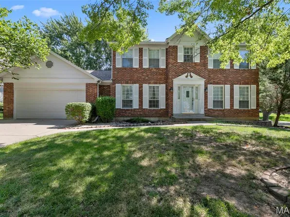 842 Ridgetop Cir, Saint Charles, MO 63304