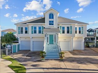 102 Bamaku Bnd, Tiki Island, TX 77554